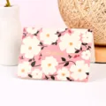 Elegante tarjeta de felicitación rosa con flores de acuarela y un texto dorado fino - Amor A Primera Vista (Pintura al Óleo Estampado en Oro)