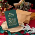 Tarjeta de Navidad vintage verde bosque con lámina de oro y sobre de kraft marrón - Estilo Regalo de Navidad / Embalaje Individual con Sobre y Bolsa OPP / Verde Navidad Retro