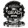 Gros plan des assiettes en papier noires et argentées pour remise de diplôme GRAD - Assiette en Papier Ronde (7 Pouces) / Lot de 16