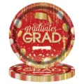 Détail d'assiettes jetables rouges pour fête de remise des diplômes avec texte GRAD - Assiette 9 pouces / Lot de 16