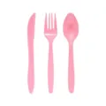 Gros plan d'un ensemble de couverts en plastique rose pour fête d'anniversaire - Couteaux (16 Pièces/Paquet)
