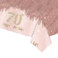 Gros plan de la nappe jetable or rose 70e anniversaire avec finition pailletée - Nappe 70ème Anniversaire / 137x274cm