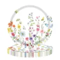 Gros plan sur l'imprimé fleurs de printemps et papillons sur des assiettes en papier - Imprimé Fleur Sauvage (Assiettes en Papier 7 Pouces) / Lot de 16