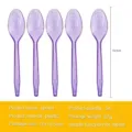 Nahaufnahme von lila glitzernden Einweg-Plastiklöffeln für Lavender-Partys - Lila Glitzerlöffel / 16er Pack