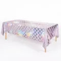 Nappe laser jetable à carreaux violet irisé pour les décorations de table - 137*274cm / Carreaux Arc-en-ciel