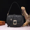 Elegante bolso baguette vintage negro con relieve de cocodrilo y hebilla dorada - Negro (PG870)