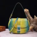 Bolso baguette vintage con estampado de cocodrilo en degradado amarillo y azul - Azul Deslumbrante + Amarillo (PG870)