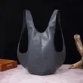 Vista detallada de una mochila vintage de cuero gris con forma de escarabajo y silueta - Gris