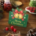Grüne Weihnachtsgrußkarte mit goldenen Glocken und Merry Christmas Text für Geschenke - Weihnachtsglocke