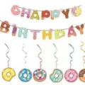 Bannière Joyeux Anniversaire et spirales suspendues thème donut pour fête de fille - Bannière Beignet