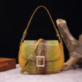 Bolso baguette vintage con relieve de cocodrilo en verde y marrón y hebilla cuadrada - Marrón + Color Pez Dorado (PG870)