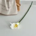 Elegante lirio de cala blanco de PU con tallo verde largo para decoración hogar - Blanco