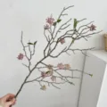 Κομψό τεχνητό κλαδί αποξηραμένων καρπών Wabi-sabi σε απαλό ροζ και καφέ αποχρώσεις. - Ροζ