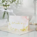 Primer plano de una elegante tarjeta de felicitación con pan de oro y flores - Mis Mejores Deseos Para Ti