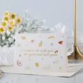 Tarjeta de felicitación blanca con texto dorado e ilustraciones de frutas de colores - I Want To Be With You