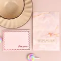 Biglietto di auguri in marmo rosa con scritte in oro e bordo rosso messaggio For You - Stile Nuvole nel Cielo / Busta + Sacchetto OPP