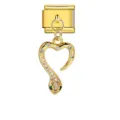 Vista detallada de un charm de corazón de serpiente dorado con ojos verdes para pulseras - Colgante Corazón Serpiente (ICG328-1)