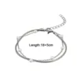 Detailansicht des mehrlagigen Edelstahlarmbands mit Perlenakzenten und verstellbarer Länge - Stil A Perlenkette (CXB1349-A) / 18+5CM Armband