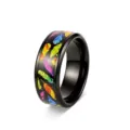 Einzigartiger schwarzer Edelstahlring mit einem lebhaften Regenbogen-Federmuster-Design - Größe 6 / Schwarz