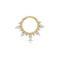 Detailopname van gouden septumring met peervormige zirkonia's en een handige kliksluiting - Gouden Clicker Ring