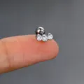 Kraakbeen oorsteker van titanium staal met drie micro-ingelegde heldere zirkonia's - Staaf Knop (CC122-1) / Zilver Drie Zirconia Rij (CC122-1)