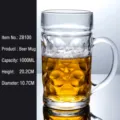 Großer 1000ml Bierkrug aus Glas mit Griff und Struktur, Höhe 20,2cm - Punkt 1L Bierkrug