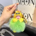 Lindo llavero de muneca dormida de peluche pompon esponjoso para bolso y colgante de coche. - Verde fresco (14 cm / 37 g)