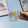 Tazza da caffè in vetro trasparente con simpatico motivo di orsetti colorati. - 301-400ml / Tre Orsi
