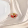 Eleganter vergoldeter offener Ring im Vintage-Stil mit roter Emaille und schwarzer Perle - Roter Emaille-Schwarzperlenstil (CXR00698-29)