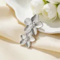 Elegante spilla a fiore in argento minimalista con dettagli dei petali incisi in acciaio - Stile Doppia Fiore Argento (CXXZ029-01)