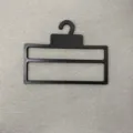 Duurzame zwarte plastic sjaalhanger voor het organiseren van handdoeken en leggings in huis - Dubbele Open Rechthoekige Stijl (CY03005) / Zwart