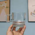 Tasse à café transparente de style japonais avec poignée carrée et base rayée pour lait. - 350 / Transparent