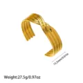 Detailansicht eines 18 Karat vergoldeten Titanstahl-Armreifs mit Linien - Verflochtener Linienstil (YY302) / Gold