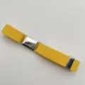 Dettaglio cintura elastica gialla per bambini, larghezza 2.5cm con fibbia metallica. - Giallo