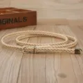 Dettagli della sottile cintura intrecciata beige, accessorio elegante per abito donna. - Albicocca