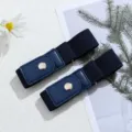 Dettaglio in primo piano della cintura elastica invisibile senza fibbia per jeans e pantaloni. - Blu Marino (Coppia)
