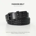 Cintura in pelle nera con borchie donna, borchie piramidali quadrate, fibbia in metallo. - Stile perline quadrate nere
