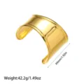 Vista detallada del brazalete ancho de acero de titanio chapado en oro 18k de 49 mm - Shiny Wide-Surface Open Bangle (YY301) / Dorado