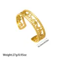 Detalle de brazalete dorado con estrellas y lunas y especificaciones de medidas - Estilo Calado de Estrella y Luna (YY225)