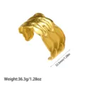 Detalle de brazalete de acero chapado en oro de 18K con peso y dimensiones. - Estilo de Textura de Goteo Fluido (YY237)