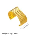 Gedetailleerde weergave van de 18K vergulde roestvrijstalen armband met afmeting - Continu Golfpatroon (YY267) / Goud