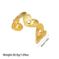 Vista detallada del brazalete de corazón de acero inoxidable chapado en oro 18k con dimensiones - Estilo de Patrón de Corazón Calado (YY251)