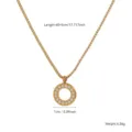 Vista dettagliata di una collana in acciaio al titanio placcato oro con pendente in zircone. - Stile Circolare Intarsiato (81789) / Oro