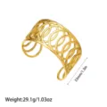 Brazalete rígido de acero dorado con elegantes diseños de círculos en espiral calados - Estilo Calado de Espiral Superpuesta (YY218)