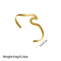 Vista detallada del brazalete de onda en oro de 18K con dimensiones y peso - Brazalete en Forma de C de Onda Martillada (YY8)