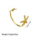 Vista detallada de brazalete de estrella de mar de oro 18K con medidas y 12,8g peso. - Brazalete Abierto de Doble Estrella de Mar (YY26)