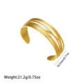 Makroansicht des 18K vergoldeten Titanstahl-Armreifs mit mehrlagigem Liniendesign - Mehrschichtiger Verflochtener Stil (YY307) / Gold
