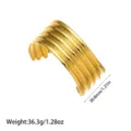 Detailansicht des breit gerippten, vergoldeten Titanstahl-Armreifs mit Maßangaben - Mehrschichtiges Wellenmuster (YY322) / Gold