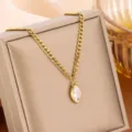 Dettaglio collana in acciaio titanio dorato con pendente in cristallo marquise - Stile Strass Bianco Marquise (81405) / Bianco