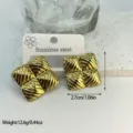 Textured golden square stainless steel earrings with vertical stripes, 2.7cm wide - Textured Striped Square (ES872)